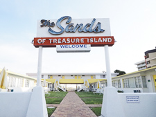 The entrance to The Sands of Treasure Island provides a warm welcome.