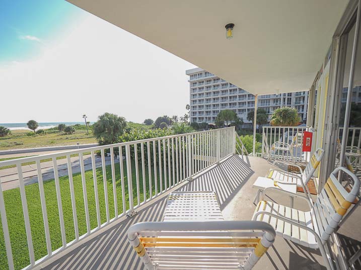 Our Gulf Front rooms have a direct view of the beautiful beaches on the Gulf of Mexico.